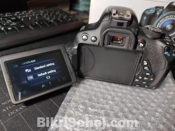 CANON EOS 700D